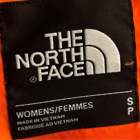 Like new-The North Face outer shell & fleece liner ski/snowboard jacket - Picture 6 of 10